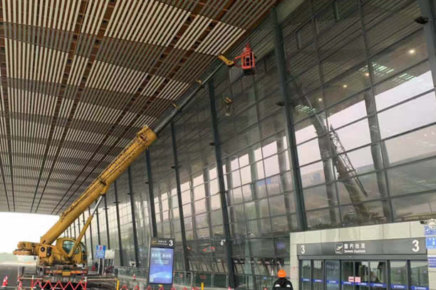 开平玻璃幕墙维护和保养